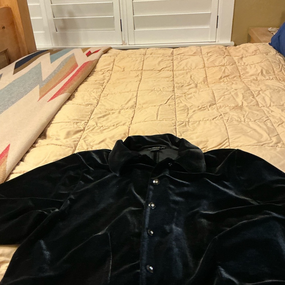 Elegant Black Velvet Shirt Jacket for Women